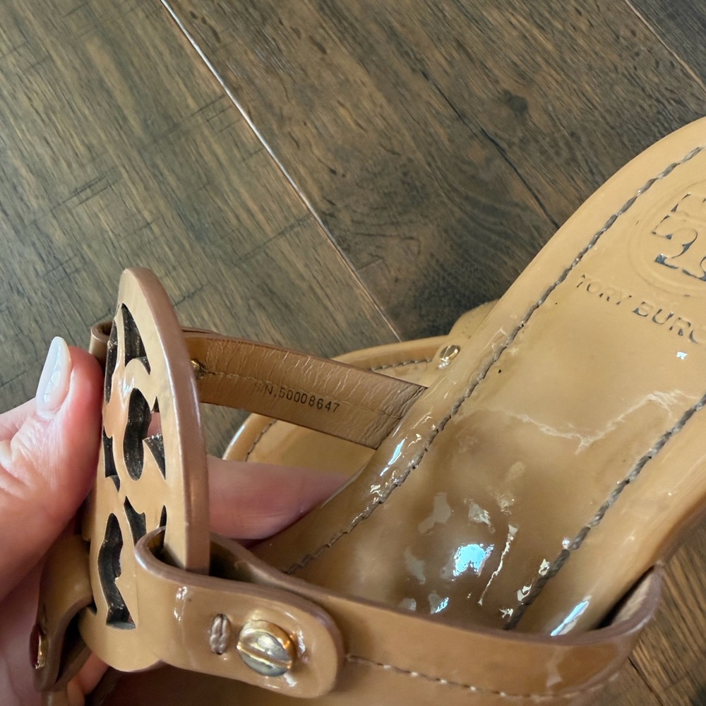 Tory Burch Tan Sandals with Logo Detail - Picture 3 of 4